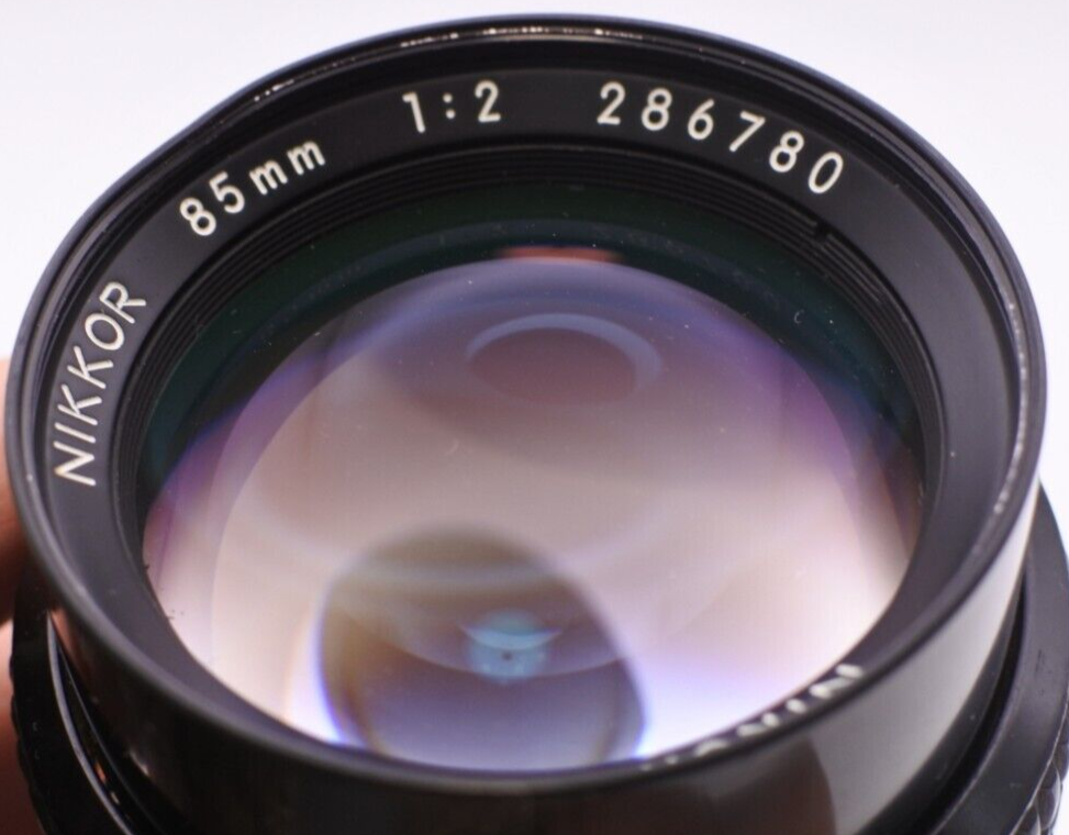 EXC] Nikon Ai-s AIS Nikkor 85mm f2 Portrait MF Prime Lens Free