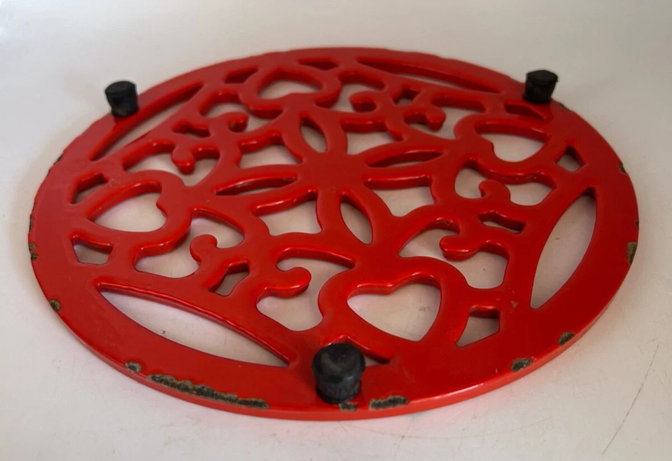 Cast Iron Trivet Enamel Round Footed Metal Hot Plate Hearts Ornate Red 8" - Image 3 of 4