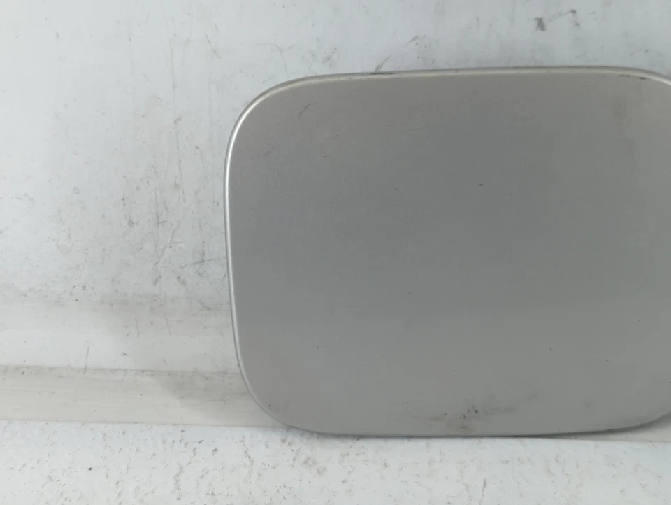 Suzuki Forenza 2007 tanque de combustible tapa de puerta tanque de gasolina plateado VK6X3 Foto 2 de 4