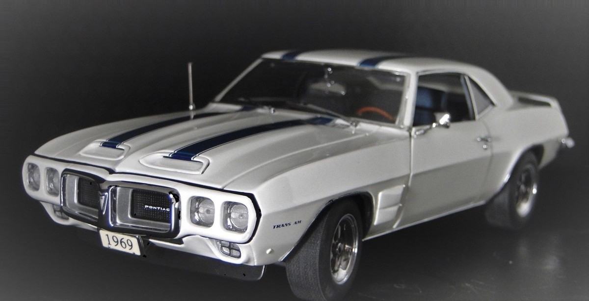 ミニカー 1969 Pontiac Firebird Trans Am 1/18 1/18 1969 Pontiac Firebird Trans (Orange) Diecast Car Model