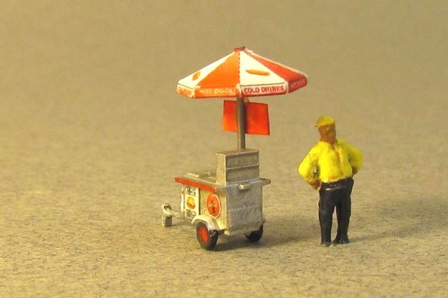 N Scale Bart's Hot Dog Cart Kit for Model Railroad by Showcase Miniatures (526) - Picture 9 of 10
