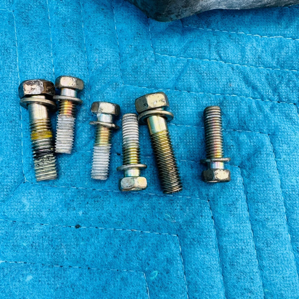 2001–2003 Lexus LS 430 Transmission Bell Housing with Bolts OEM - Image 3 of 4