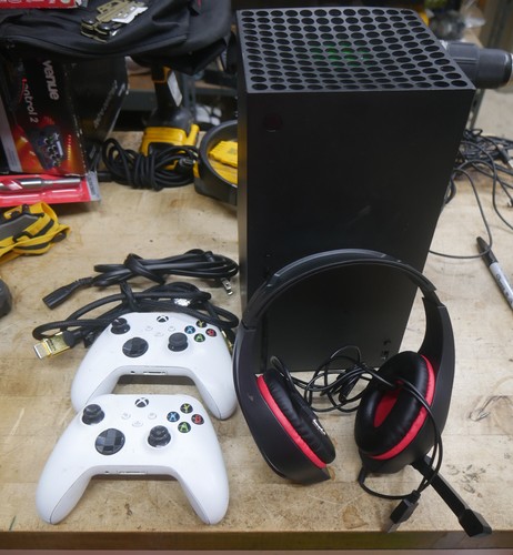 Microsoft Xbox Series X 1TB Console Gaming System Black BAD HDMI READ & EXTRAS