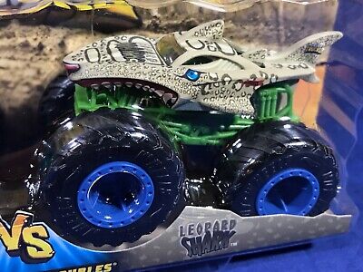 Hot Wheels Monster Trucks - 1: 64 2Pack Mega Wrex