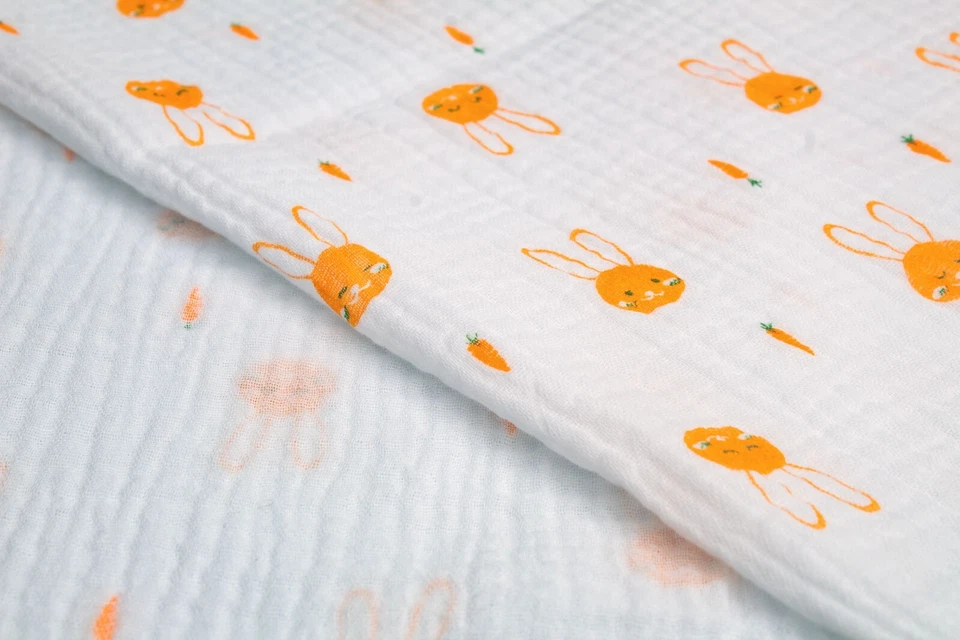 Хлопковый муслин с принтом, двойная марлевая ткань, кролики с морковью 50 x 130 см - Изображение 3 из 4