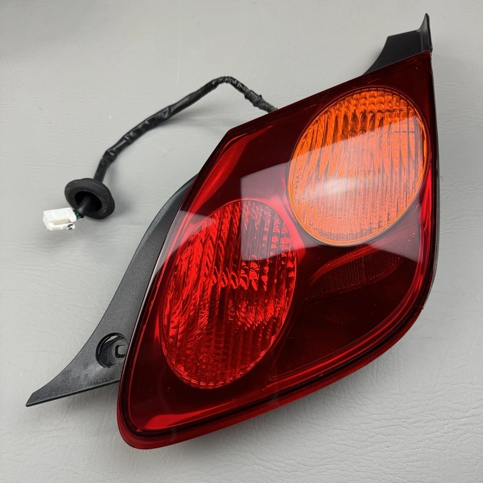02-06 Luz trasera derecha derecha Lexus SC430 8155124080 PROBADO OEM Foto 2 de 4