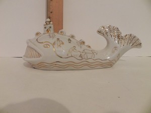 Vintage White & Gold Whale w/ Figures; Russia/Azerbaijan