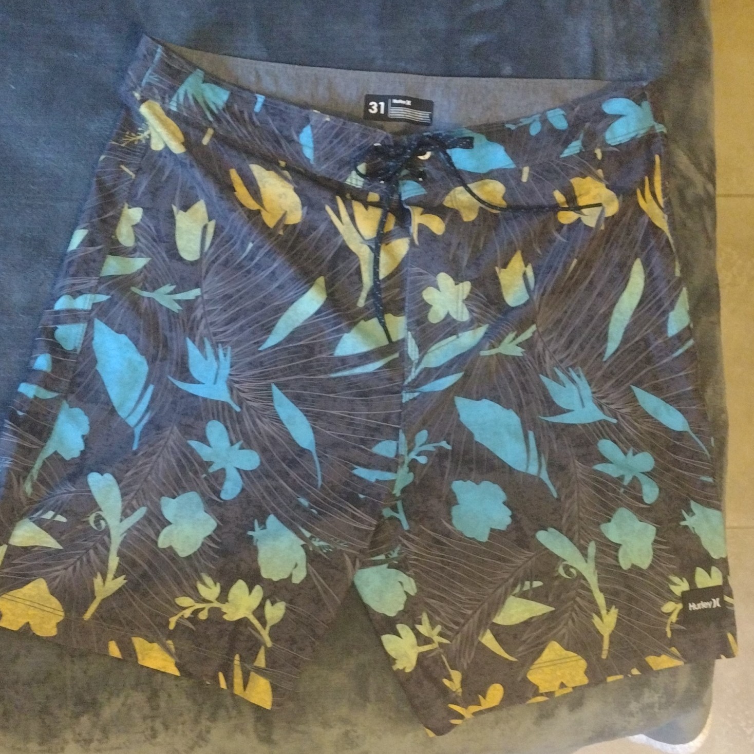Hurley Phantom Men's Board Shorts Back Pocket Floral Black Blue Yellow Size 31