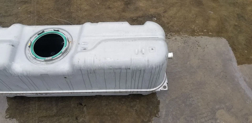 06 PONTIAC GTO FUEL TANK ASSEMBLY - Image 3 of 4