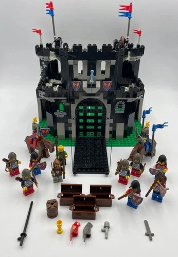 LEGO Castle: Black Monarch's Castle (6085) “INCOMPLETE” MINIFIGS HORSES CHESTS