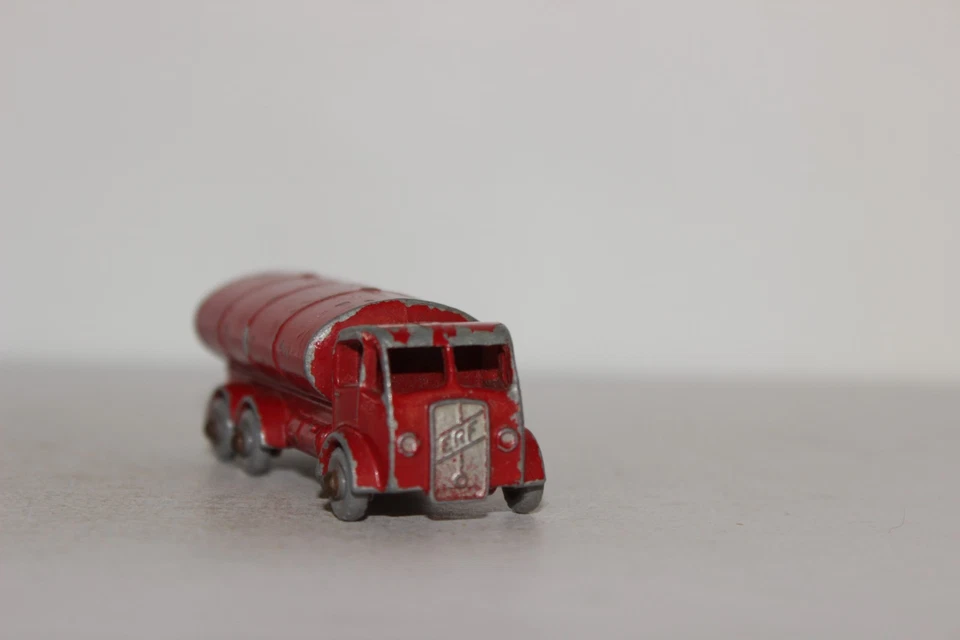 1961-63 Matchbox Lesney 11b ERF Petrol Tanker 'Esso' - Image 2 of 4