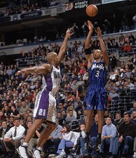 Forward Monty Williams Orlando Magic shoots over forward Darvin H- 2002 Photo