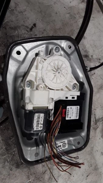 2009 VOLKSWAGEN GTI RH FRONT WINDOW REGULATOR Foto 2 de 4