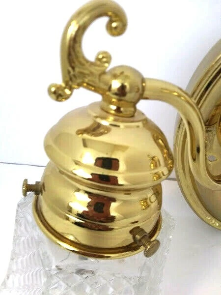 Hinkley Lighting Wall Scounce Sophisticated Brushed Brass Light Fixture - Image 4 of 4