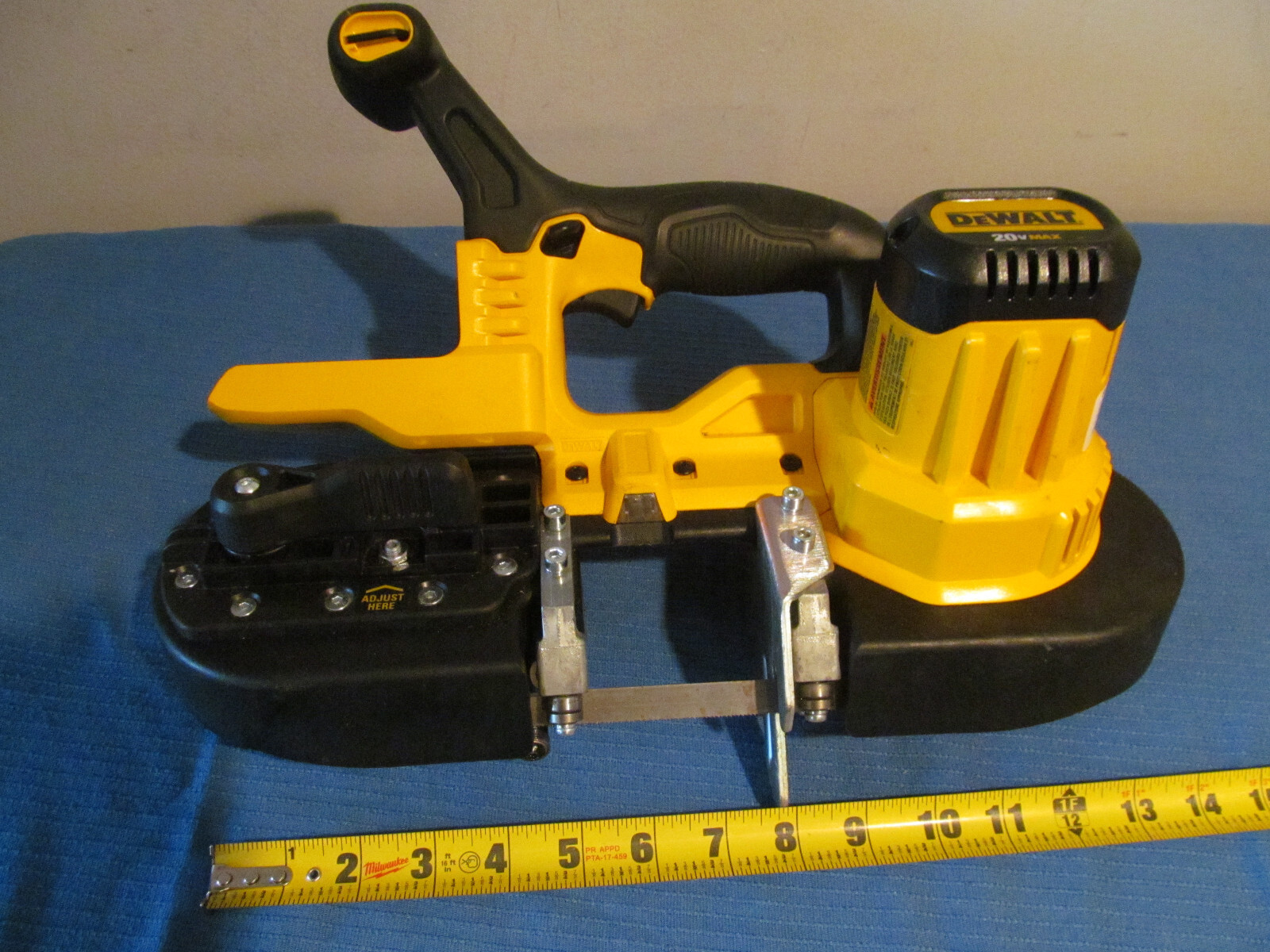 DEWALT DCS371 CORDLESS BAND SAW 20V 21/2" CUT CAPACITY LIT WORK AREA