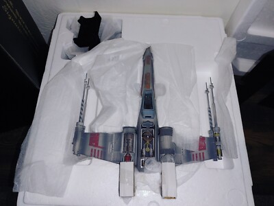 Star Wars X-Wing Starfighter Signature Series Code 3 Collectibles