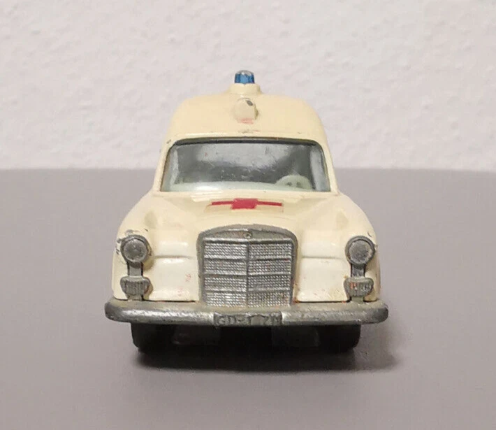 Matchbox King Size No.K 6 Mercedes Binz Ambulanz ohne Trage und Patient ohne OVP - Bild 2 von 4
