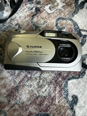 Fujifilm MX-1400 / 1400 Zoom 1.3MP Digital Camera Silver