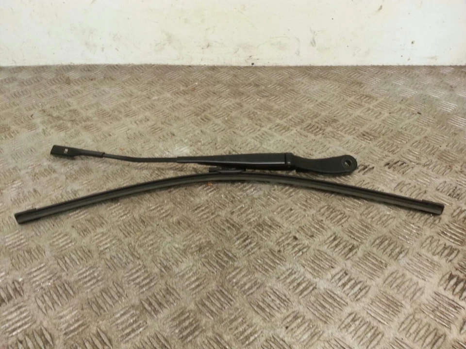 ALFA ROMEO GIULIA BRAZO LIMPIAPARABRISAS DELANTERO CERCANO 2017 4 PUERTAS BERLINA Foto 2 de 2