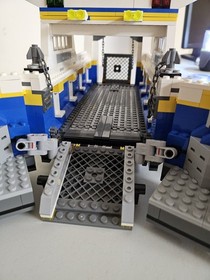 Lego 4997 3 in 1 pre-owned Manuals for 3 builds, no box, minor substitutions