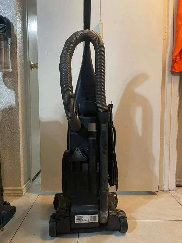 Bissell Vacuum Cleaner Model 3576-H – Powerful Deep Cleaning – Used & Fully Test - Image 4 of 4