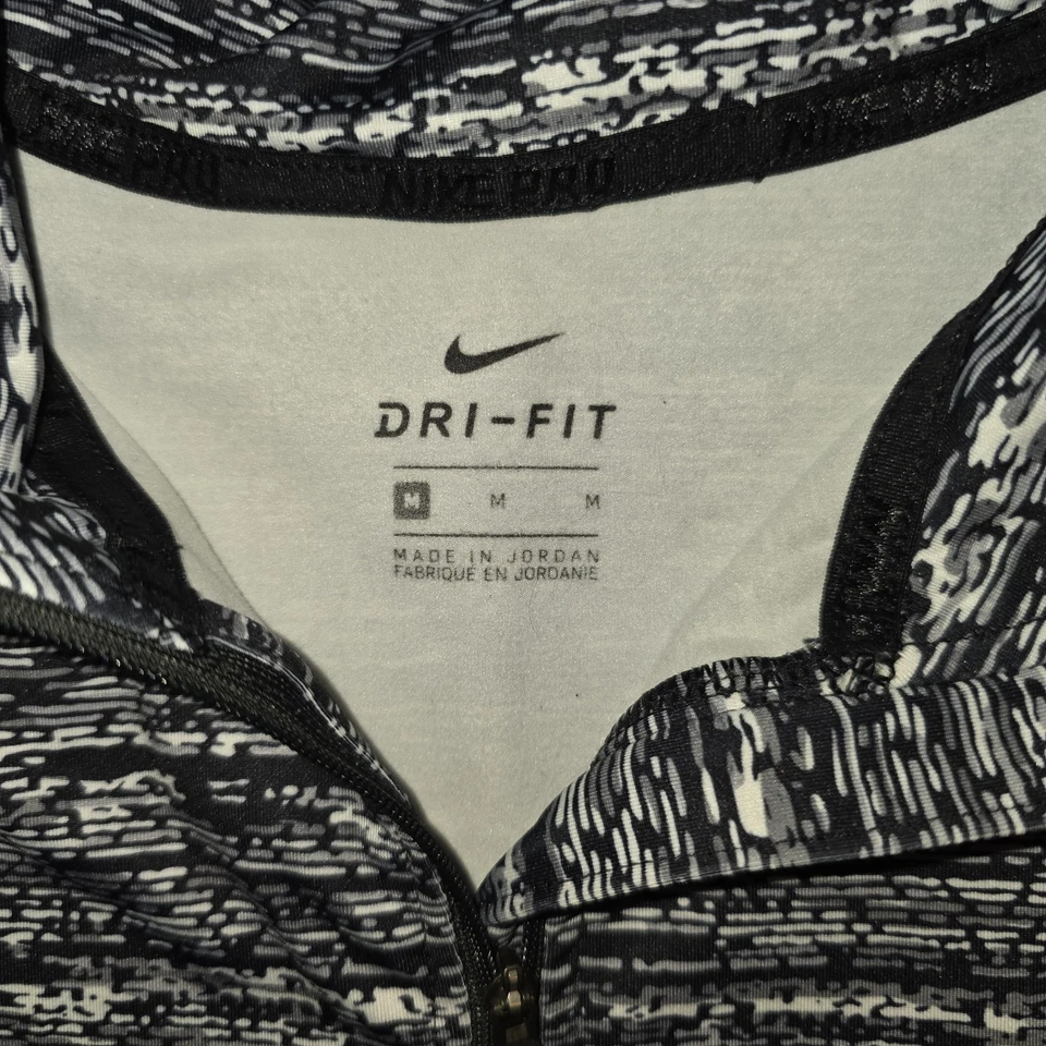 Pullover Nike para mujer mediano Dri-fit para correr gris negro blanco estampado cuarto cremallera Foto 2 de 4