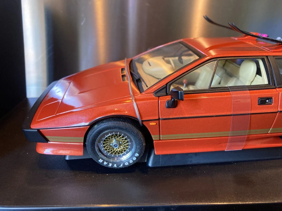 LOTUS ESPRIT TURBO JAMES BOND FOR YOUR EYES ONLY VERSION RT DRIVE 1/18 AUTOART - Photo 4/4