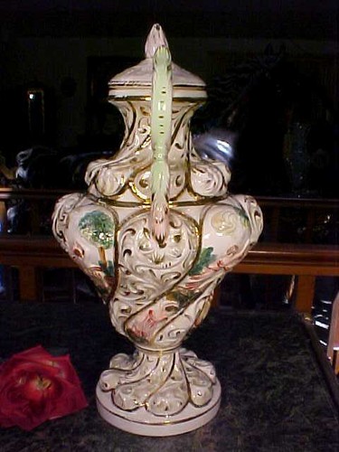 LARGE Vintage 1977 17"T CAPODIMONTE Covered Urn or Vase DOUBLE HANDLED ITALY! - Picture 2 of 12
