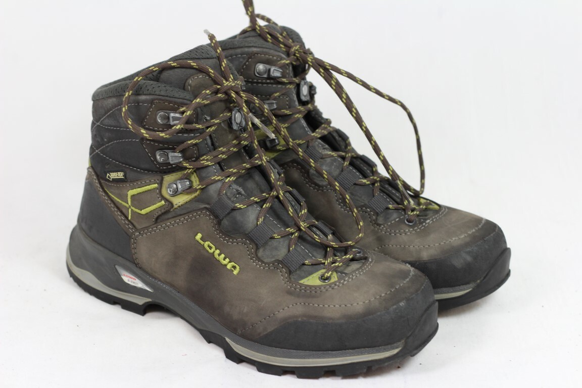 lowa hiking boots uk