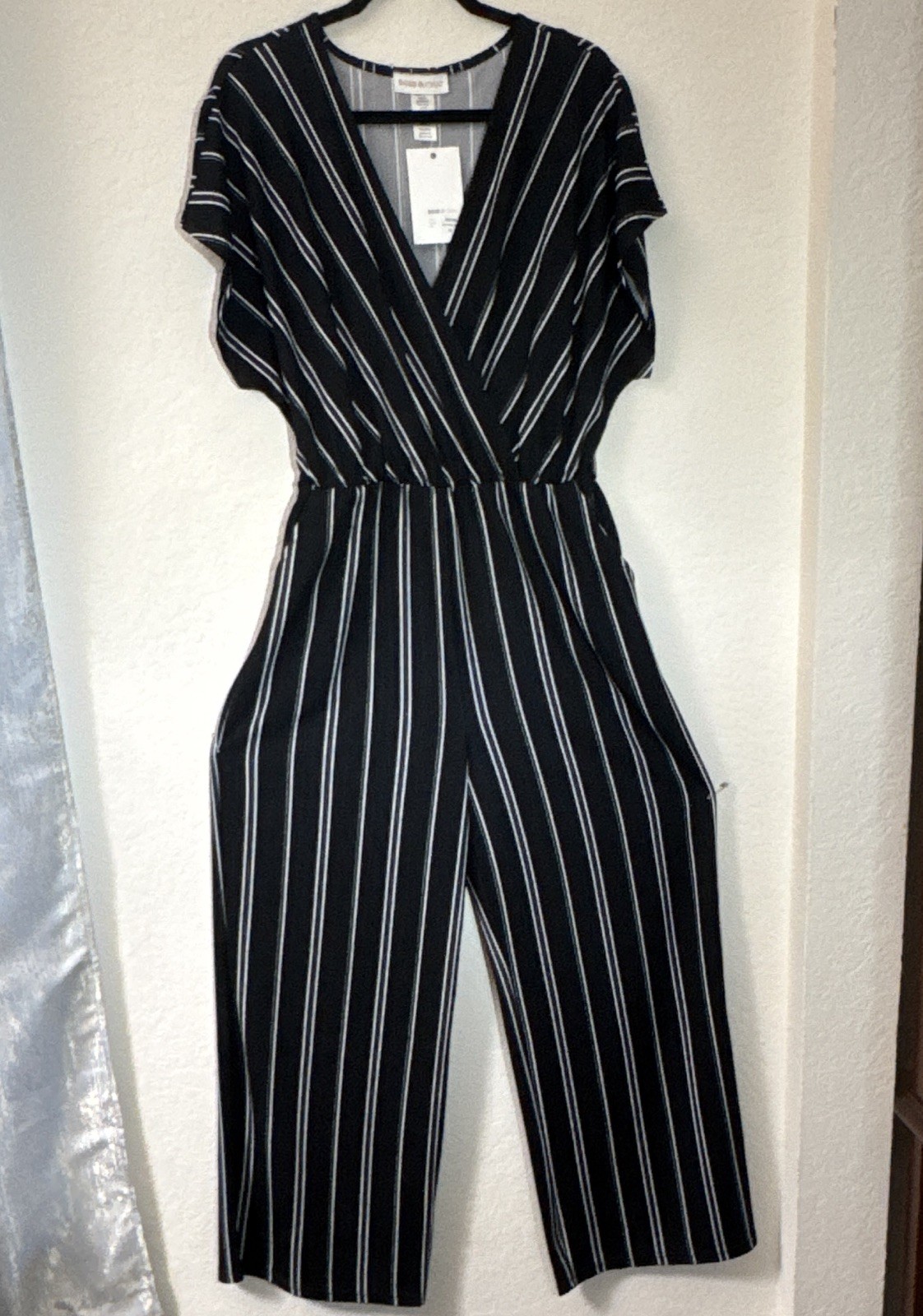 Bold & Chic Women’s XL Striped Wide-Leg V-Neck Jumpsuit Black/White