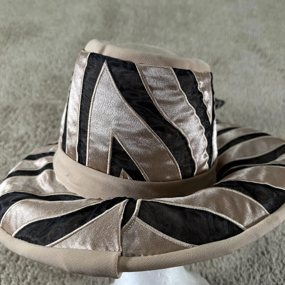 Moshita Couture Sombrero Ala Ancha Mujer Grande Beige Negro Organza Iglesia Derby Lazo Foto 3 de 4
