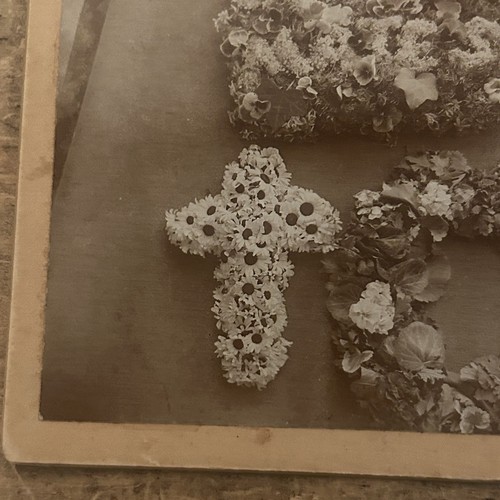 Memorial Photo On Board Antique Photo Funeral Floral Arrangement Classmates - Picture 3 of 5