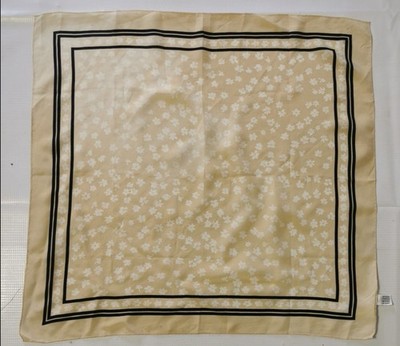 Talbots Seidentuch. Gebraucht in gutem Zustand. 100% Seide. 54cm*54cm