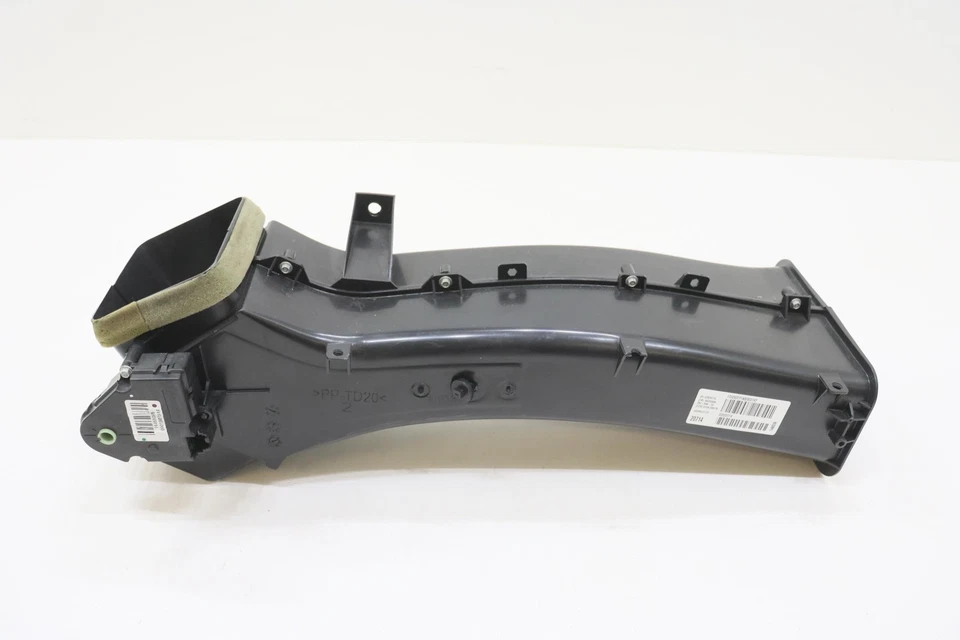 2015 - 2020 CHEVROLET SUBURBAN REAR AIR DISTRIBUTION DUCT VENT OEM 22920714 - Image 3 of 4