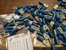 (100) 14RB-250F Sta-Kon Vinyl Insul. Female Disconnect  16-14 AWG NOS