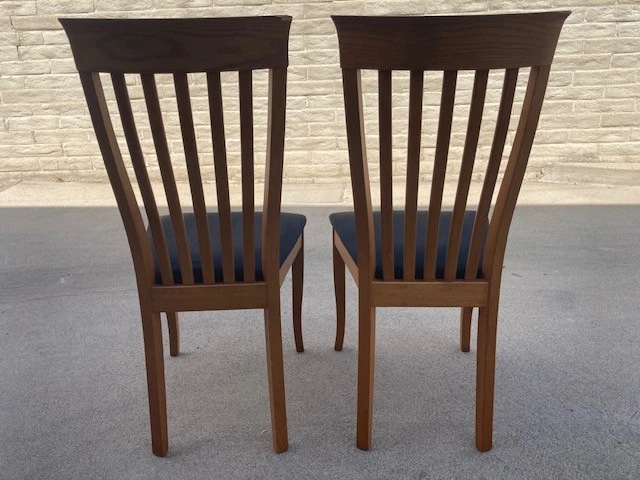 Par de sillas laterales de comedor IMS Italia escaneadas madera de fresno acabado teca - Recogida local Foto 4 de 4