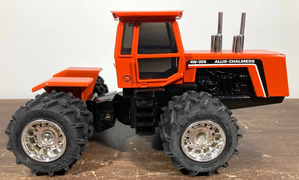 Ertl Allis-Chalmers 1983 4W-305 Tractor Diecast 1/32 Scale w/ Bad Box 4wd Duals - Image 4 of 4