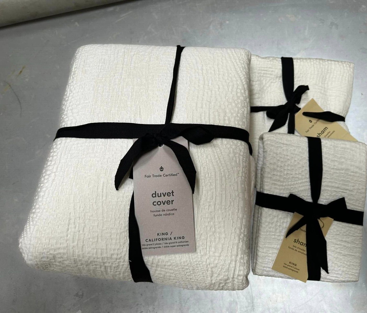 WEST ELM TENCEL COTTON MATELASSE Cal King/ King DUVET COVER White