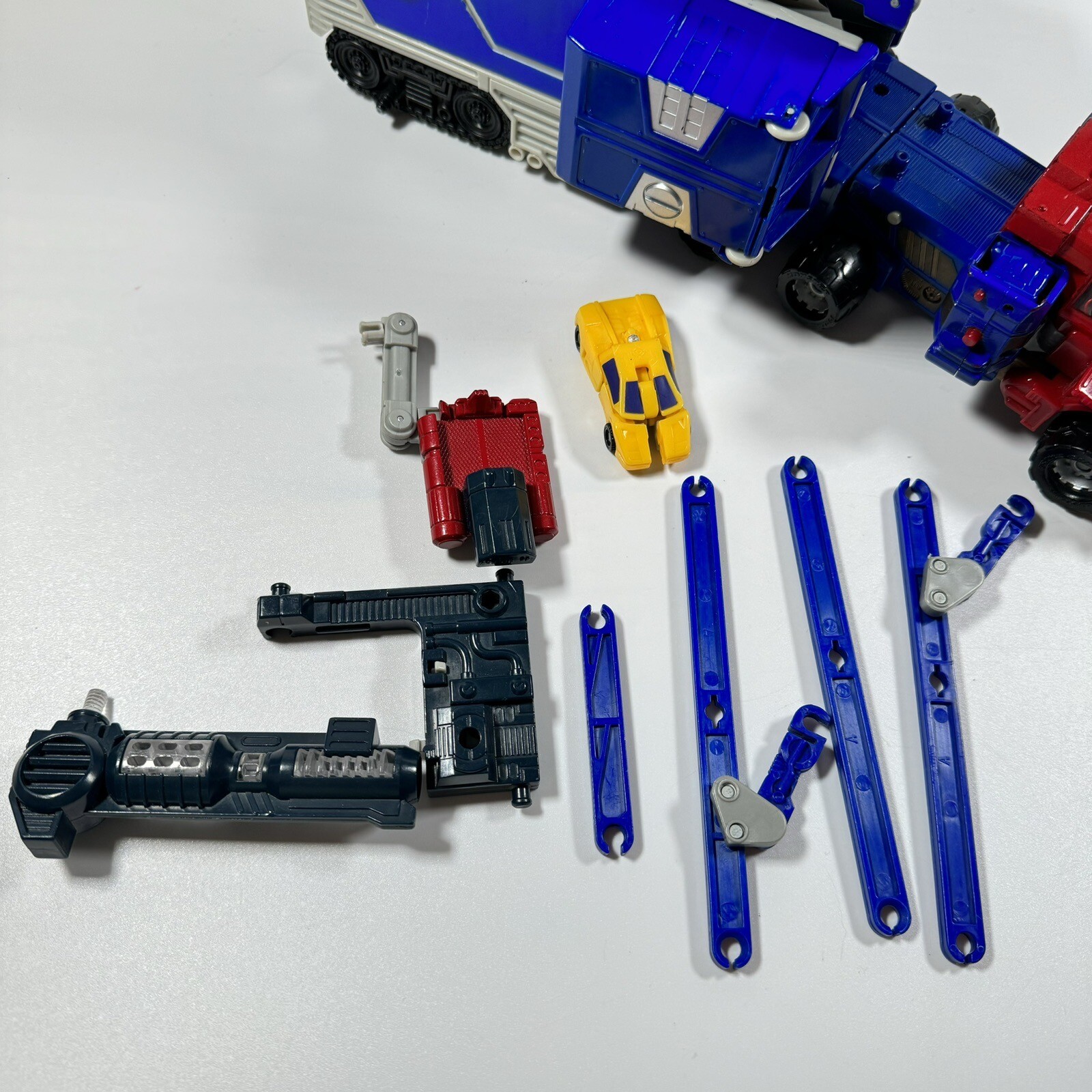 Transformers Armada Optimus Prime Super Class 2001 Sparkplug Minicon