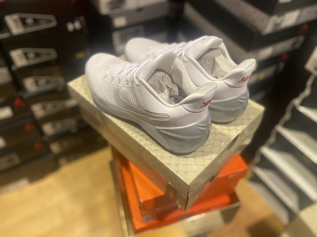 Size 10 Nike Kobe A.D. WHITE/ CHROME '2017' BRAND NEW CONDITION