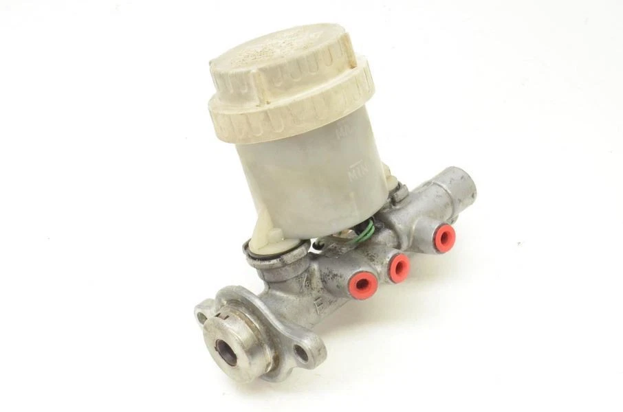 Nissan 240sx S13 1989-1994 cilindro maestro de freno sin ABS Foto 3 de 4