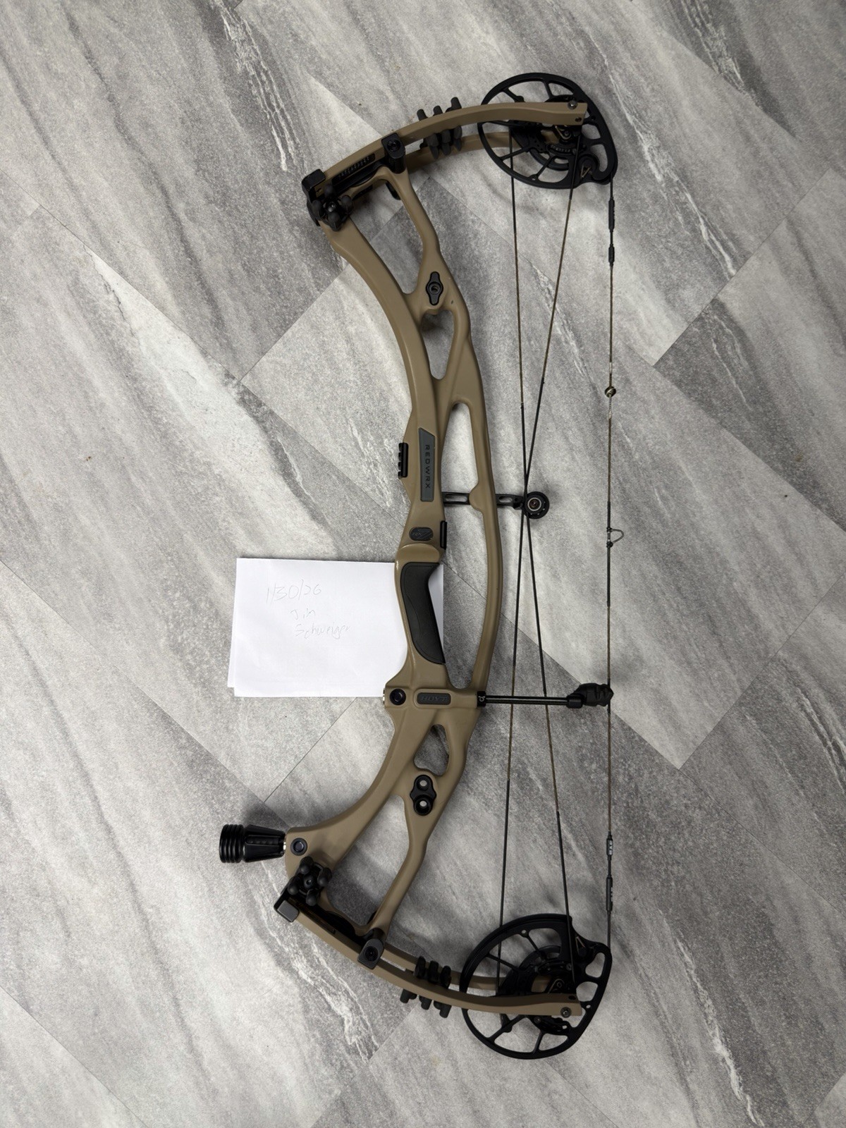 Hoyt RX7 Ultra RH buckskin Tan 70-80# Rare With Gas Bowstrings Mod #3