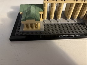 LEGO ARCHITECTURE: Brandenburg Gate (21011) - complete, no box, no instructions