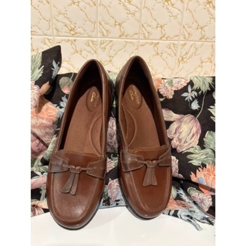 NWOT Clarks Brown Leather loafers