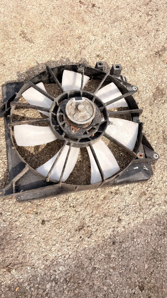 Conjunto de ventilador de refrigeración radiador estilo OE 2007-2013 Suzuki SX4 Foto 2 de 4