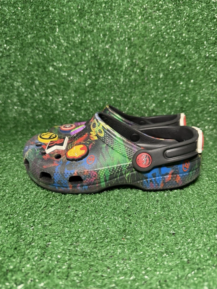 Zueco Crocs Clásico Marvel Avengers Negro Niños Talla 2 Superhéroe Zapatos sin Cordones Foto 4 de 4