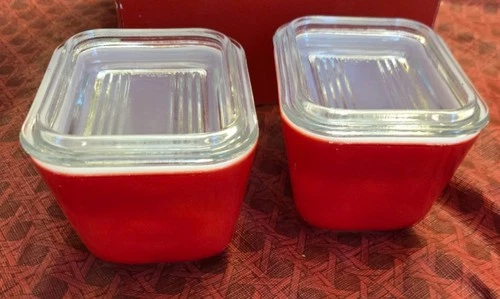 Set of 2 Vintage Pyrex Oven Ware Refrigerator Dishes With Lid