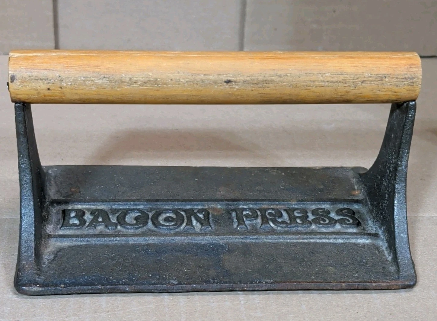 Vintage Cast Iron Bacon Press Grill Weight Wooden Handle Pig Grapevine Embossed