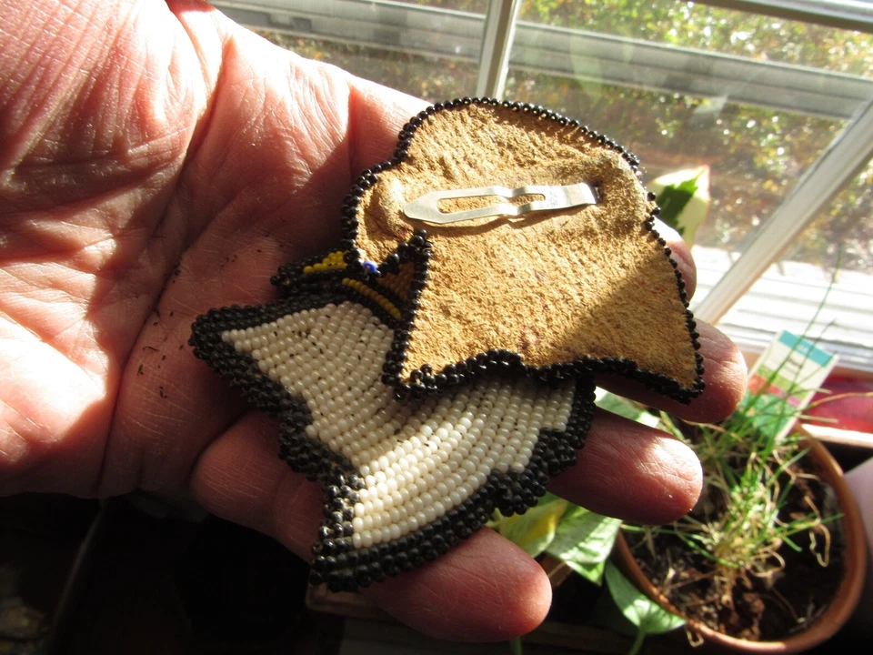 Pinzas/parches para el cabello CABEZA DE ÁGUILA CON CUENTAS DE MESETA (YAKIMA O Nez Perce)  Foto 3 de 4