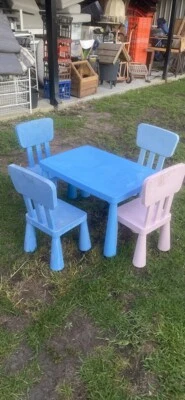 gumtree kids table and chairs